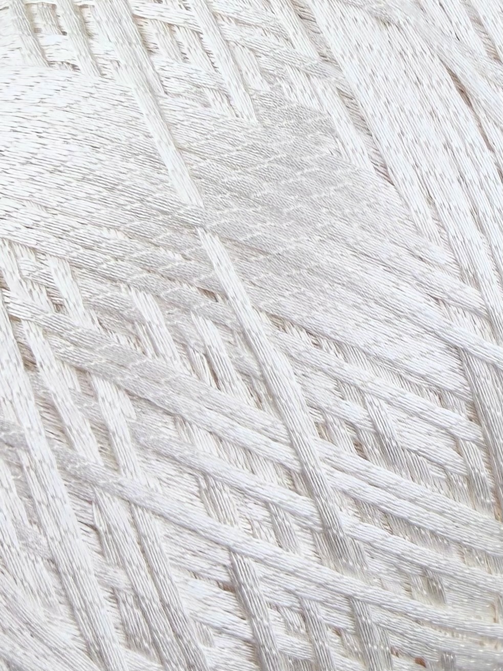 Art. Perla – 100 % Seidengarn 390 m / 100 g col. Naturweiss